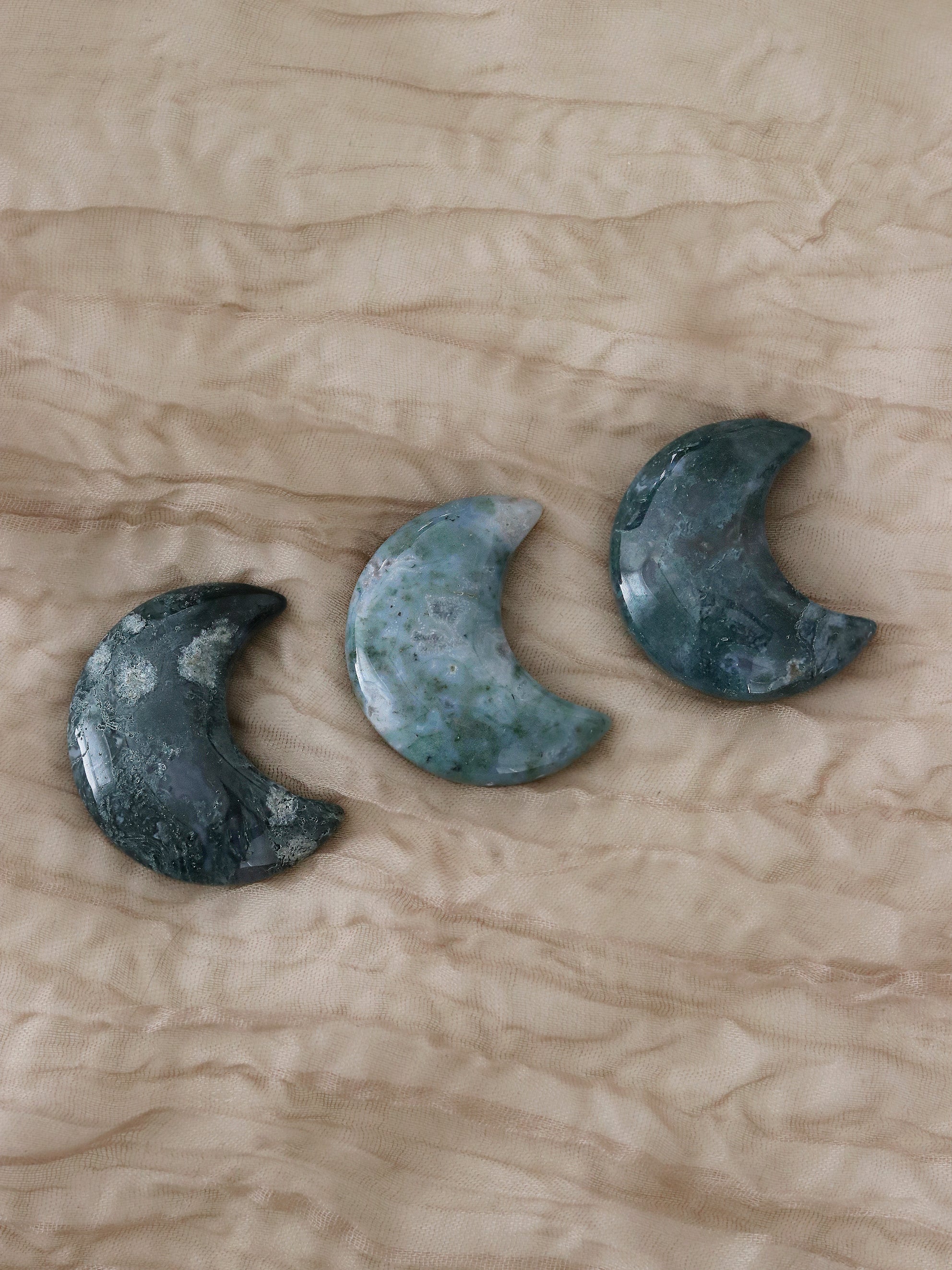 Moss Agate Moon Palm Stone