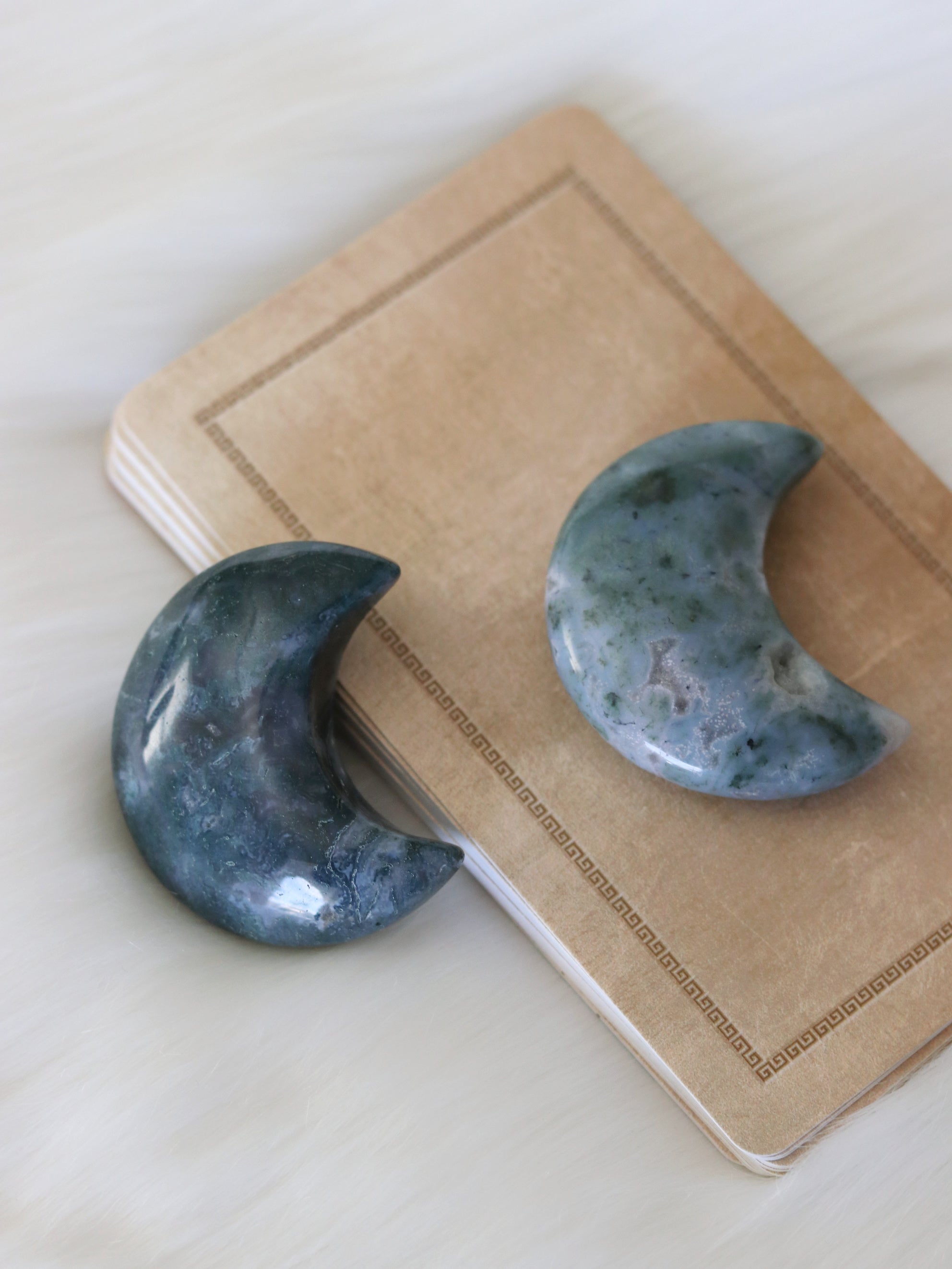 Moss Agate Moon Palm Stone