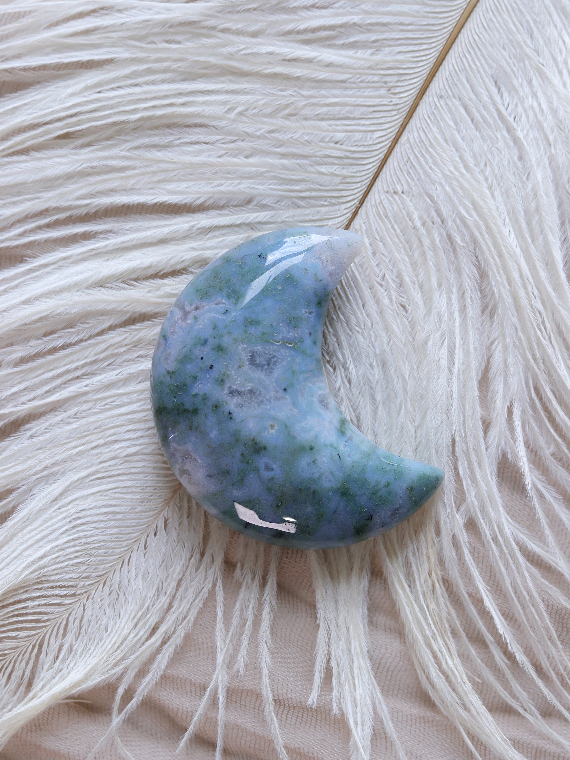 Moss Agate Moon Palm Stone